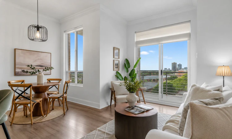 LPH3-777 Steeles Avenue W