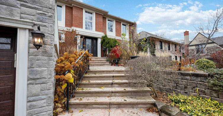 12 Donwoods Drive, Toronto, ON, M4N 2G1 - 2