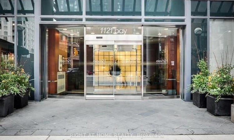 1907-1121 Bay Street
