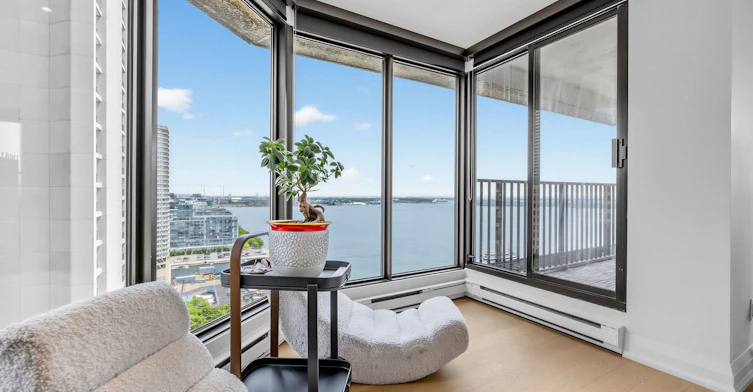 2202-65 Harbour Square, Toronto, ON, M5J 2L4 - 7