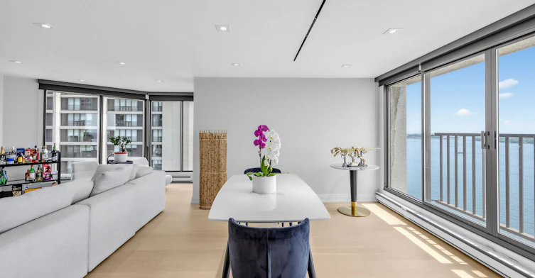 2202-65 Harbour Square, Toronto, ON, M5J 2L4 - 21