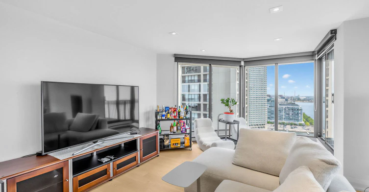 2202-65 Harbour Square, Toronto, ON, M5J 2L4 - 5