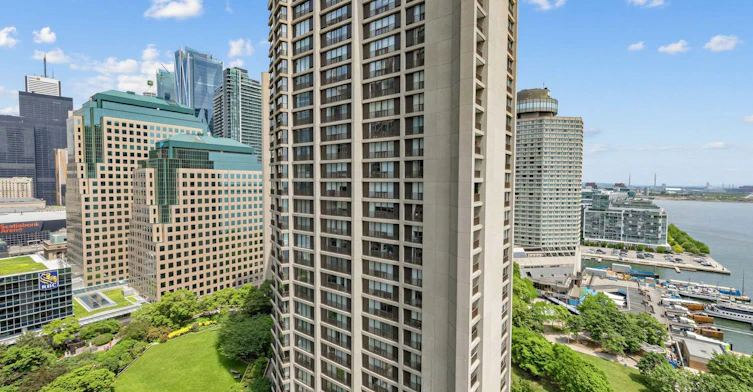 2202-65 Harbour Square, Toronto, ON, M5J 2L4 - 45