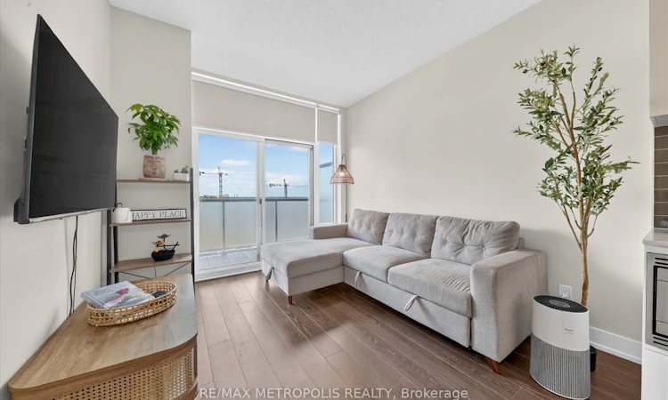 619-7 Kenaston Gardens