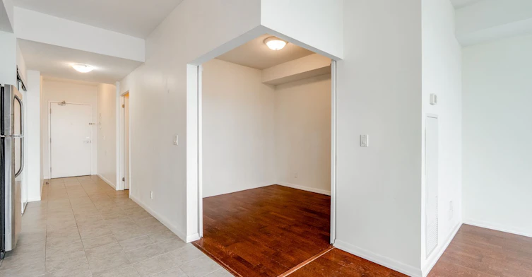 2501-832 Bay Street, Toronto, ON, M5S 1Z6 - 4