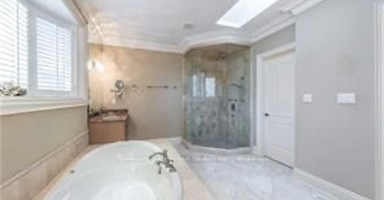 377 Hollywood Avenue, Toronto, ON, M2N 3L3 - 8