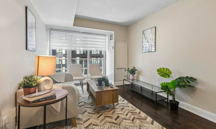 2804-2181 Yonge Street
