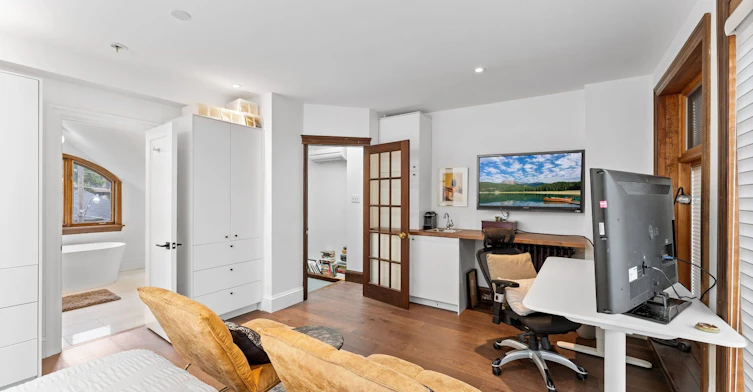24 Mann Avenue, Toronto, ON, M4S 2Y3 - 26