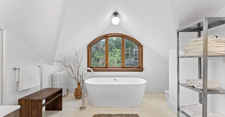 24 Mann Avenue, Toronto, ON, M4S 2Y3 - 27