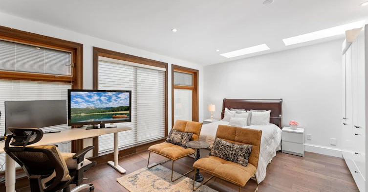 24 Mann Avenue, Toronto, ON, M4S 2Y3 - 24
