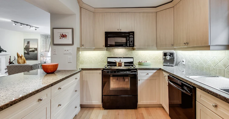 Main-9 Highbourne Road, Toronto, ON, M5P 2J1 - 17