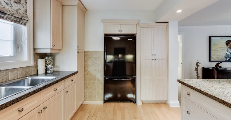 Main-9 Highbourne Road, Toronto, ON, M5P 2J1 - 18