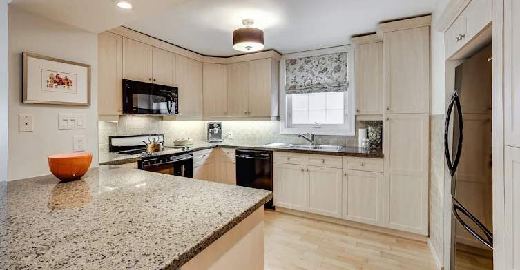 Main-9 Highbourne Road, Toronto, ON, M5P 2J1 - 16