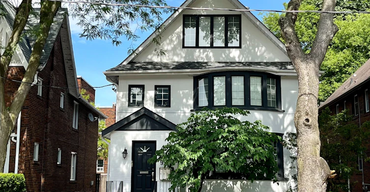 Main-9 Highbourne Road, Toronto, ON, M5P 2J1