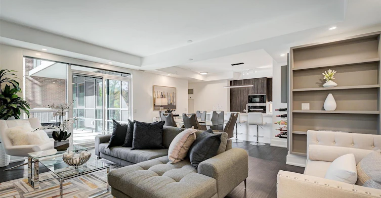401-3 Southvale Drive, Toronto, ON, M4G 1G1