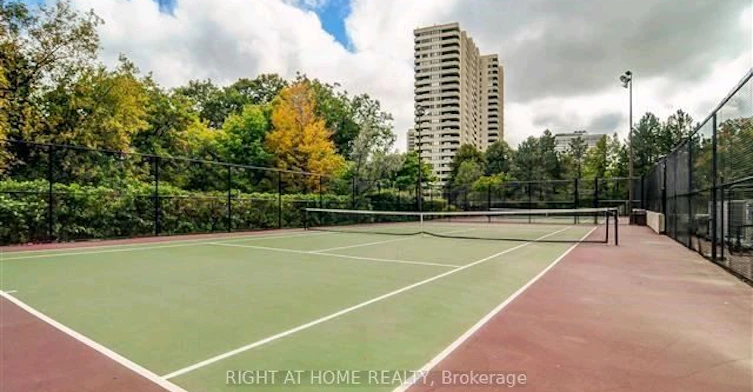611-5 Concorde Place, Toronto, ON, M3C 3M8 - 16