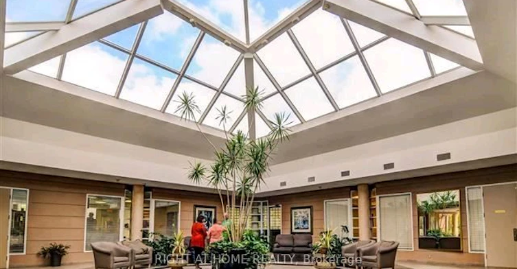 611-5 Concorde Place, Toronto, ON, M3C 3M8