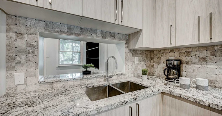 739 Manning Avenue, Toronto, ON, M6G 2W5 - 8
