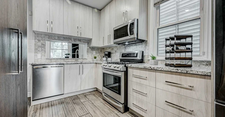 739 Manning Avenue, Toronto, ON, M6G 2W5 - 7