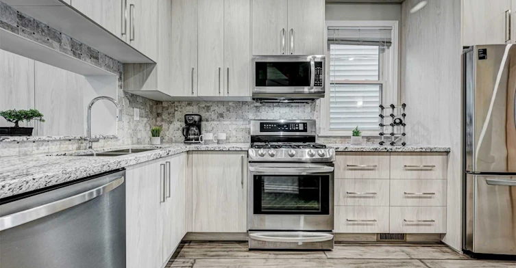 739 Manning Avenue, Toronto, ON, M6G 2W5 - 5