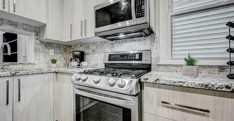 739 Manning Avenue, Toronto, ON, M6G 2W5 - 9