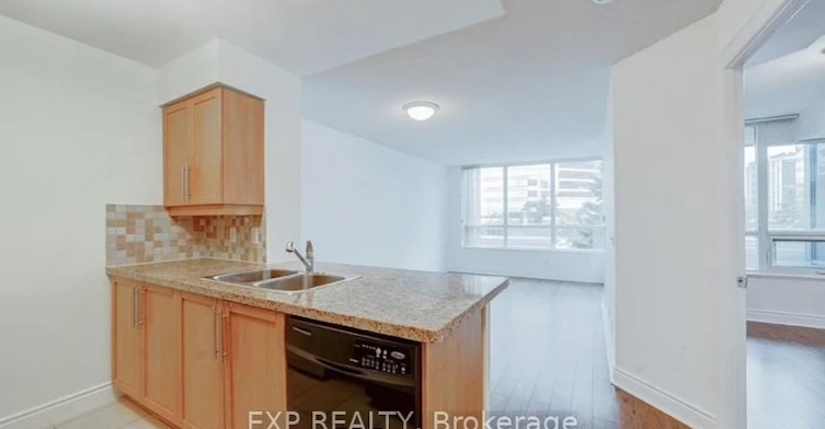 422-25 Greenview Avenue, Toronto, ON, M2M 0A5 - 3