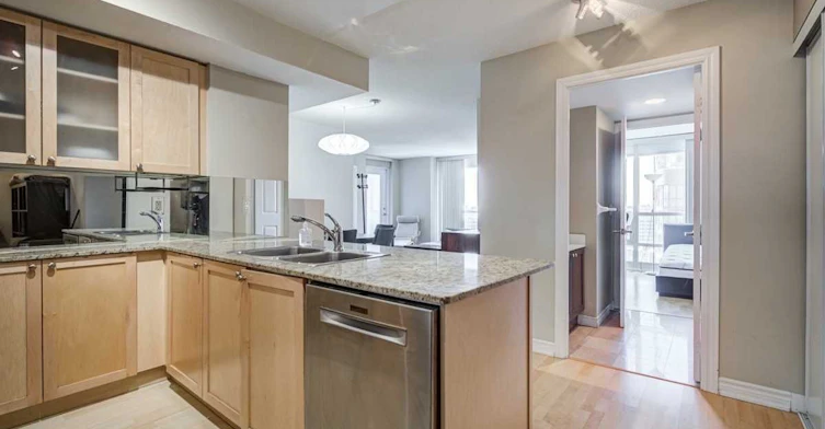 402-761 Bay Street, Toronto, ON, M5G 2R2 - 4