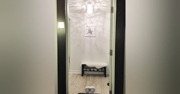 402-761 Bay Street, Toronto, ON, M5G 2R2 - 3