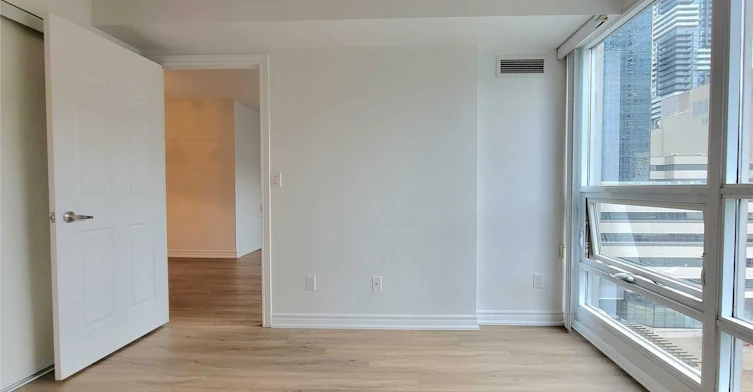 402-761 Bay Street, Toronto, ON, M5G 2R2 - 12