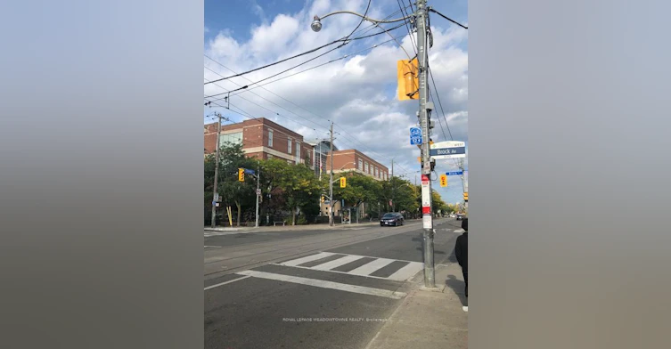 Upper-1211 College Street, Toronto, ON, M6H 1C1 - 34