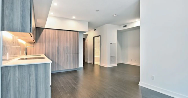 3809-19 Bathurst Street, Toronto, ON, M5V 0N2 - 9
