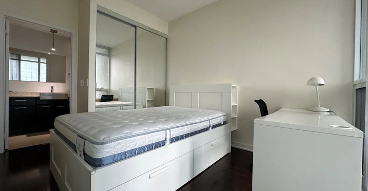 2202-770 Bay Street, Toronto, ON, M5G 0A6 - 10