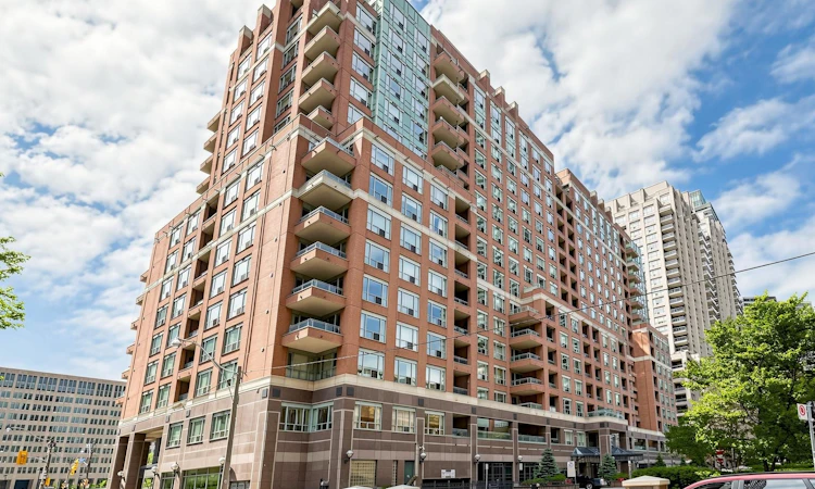 #708-887 Bay Street