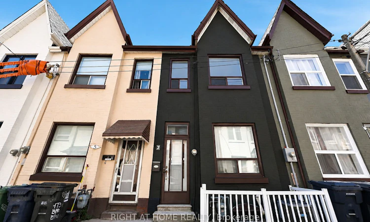 7 Andrews Avenue