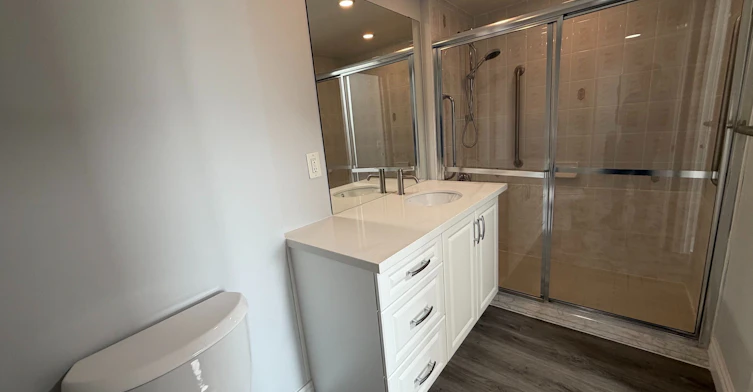 816-2 Neptune Drive, Toronto, ON, M6A 3E6 - 8