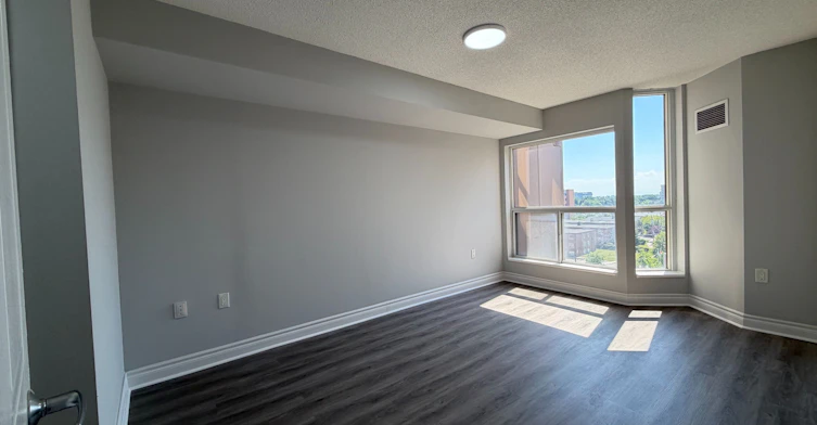 816-2 Neptune Drive, Toronto, ON, M6A 3E6 - 3