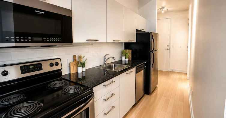 210-60 Bathurst Street, Toronto, ON, M5V 2P7 - 4