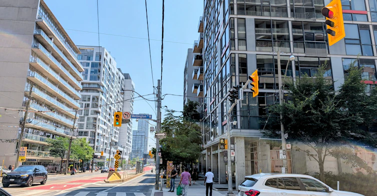 210-60 Bathurst Street, Toronto, ON, M5V 2P7