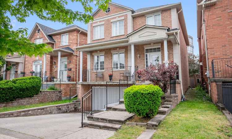 255 Cocksfield Avenue