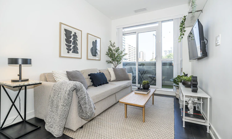 202-501 St Clair Avenue W