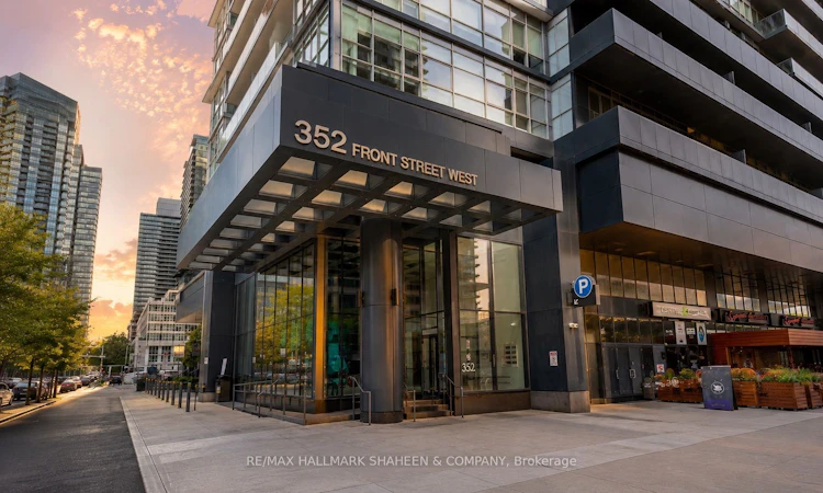 1815-352 Front Street W