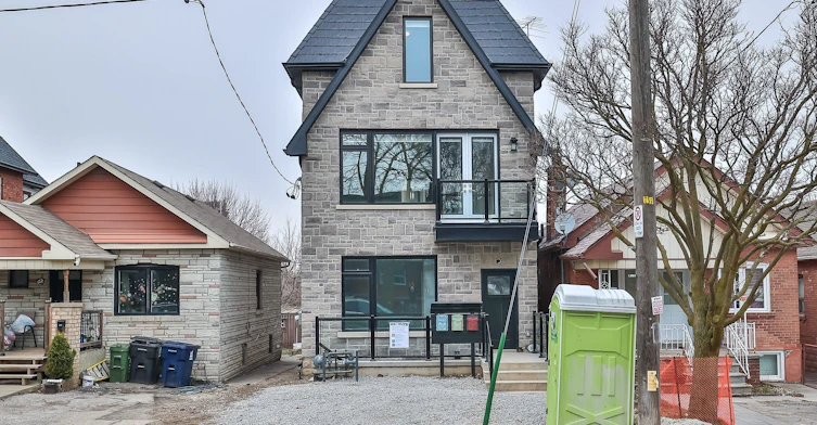 Main-60 Belvidere Avenue, Toronto, ON, M6C 1P6