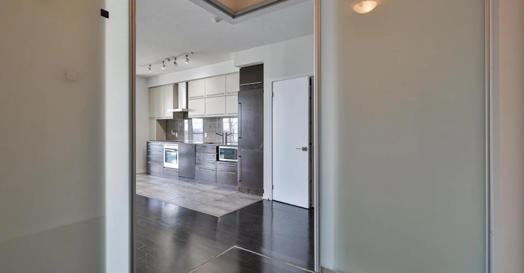 2412-770 Bay Street, Toronto, ON, M5G 0A6 - 19