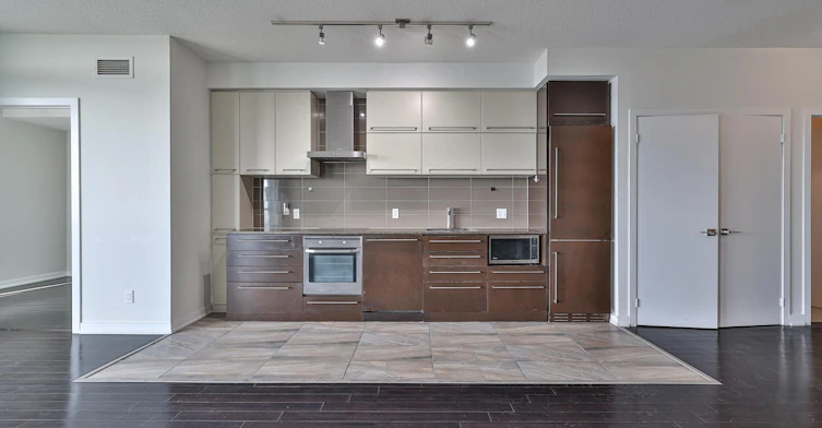 2412-770 Bay Street, Toronto, ON, M5G 0A6 - 12