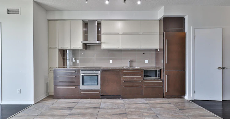 2412-770 Bay Street, Toronto, ON, M5G 0A6 - 13