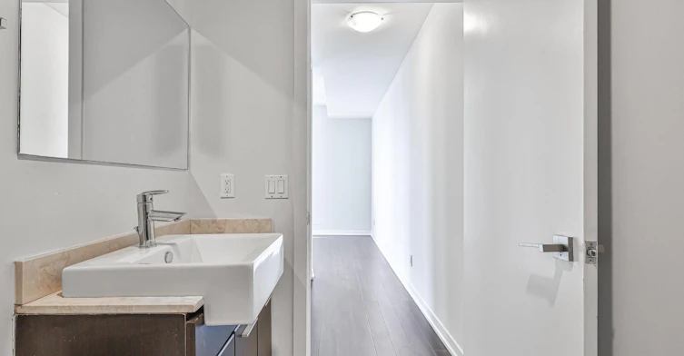 2412-770 Bay Street, Toronto, ON, M5G 0A6 - 31