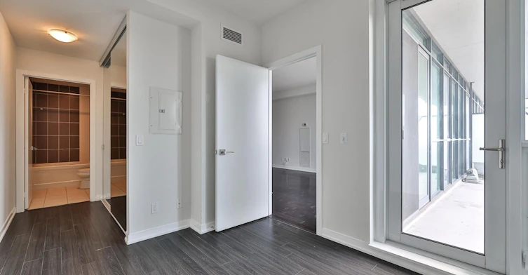 2412-770 Bay Street, Toronto, ON, M5G 0A6 - 28