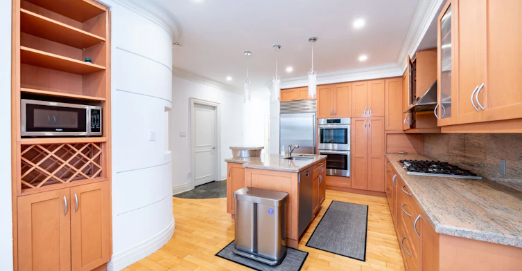 495 Deloraine Avenue, Toronto, ON, M5M 2C1 - 14