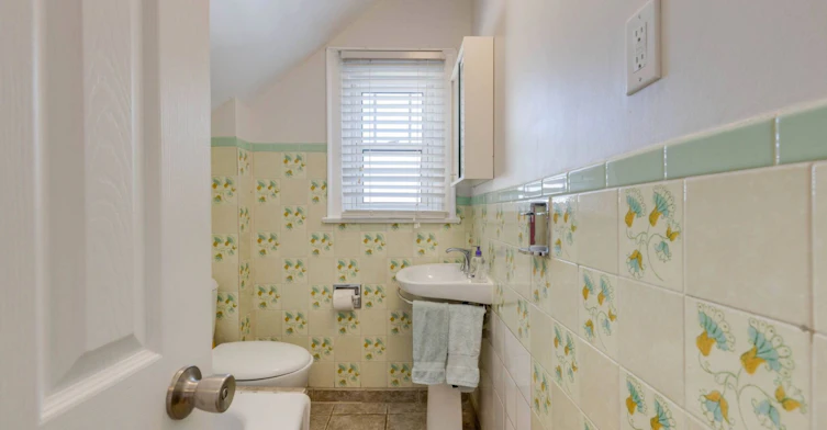 34 Ashbury Avenue, Toronto, ON, M6V 1V7 - 16