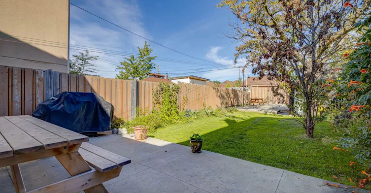 34 Ashbury Avenue, Toronto, ON, M6V 1V7 - 8